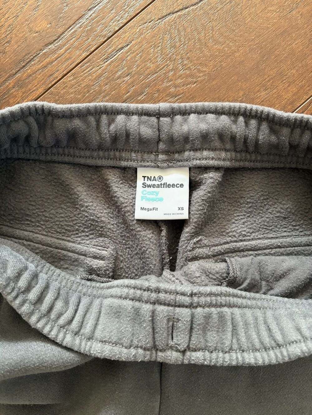 TNA Cozy Fleece Mega Fit Cargo Sweatpants Grey Relaxed Wide Leg Womens - Picture 6 of 6